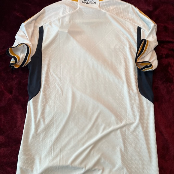 Real Madrid 23/24 Home Jersey - Picture 3 of 3